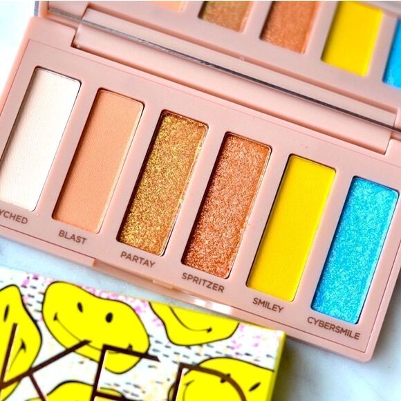 🌷 Urban Decay x Smiley Naked Mucho Happy Eyeshadow Palette New - Picture 2 of 7